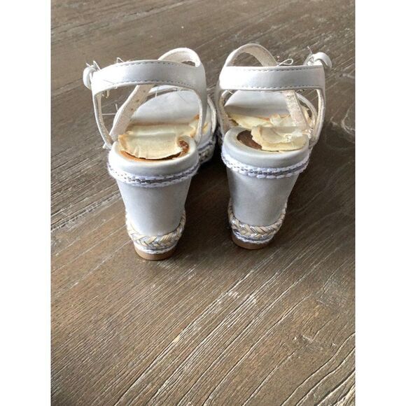 Stuart Weitzman girls wedge sandals Sz 11 dressy wedding silver shoes - Picture 6 of 6
